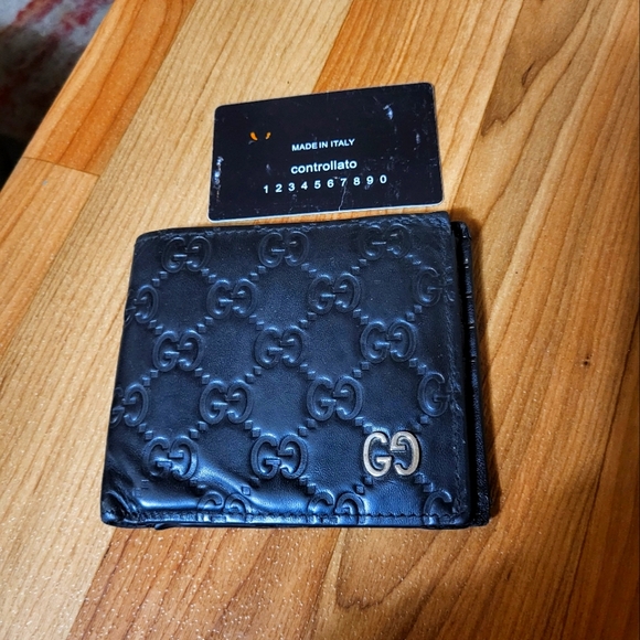 Authentic Gucci signature wallet - Picture 1 of 14